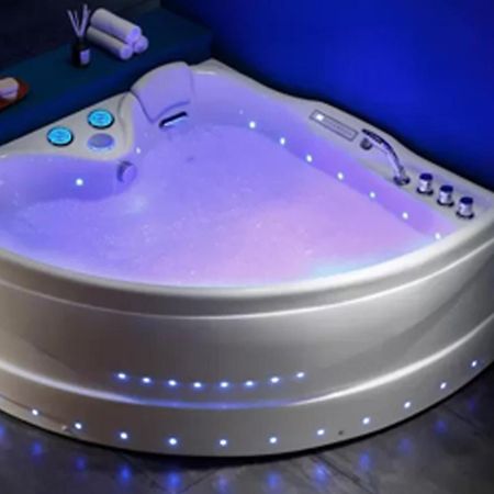 Love Room- Spa- Escale Amoureuse Puygaillard-de-Quercy エクステリア 写真