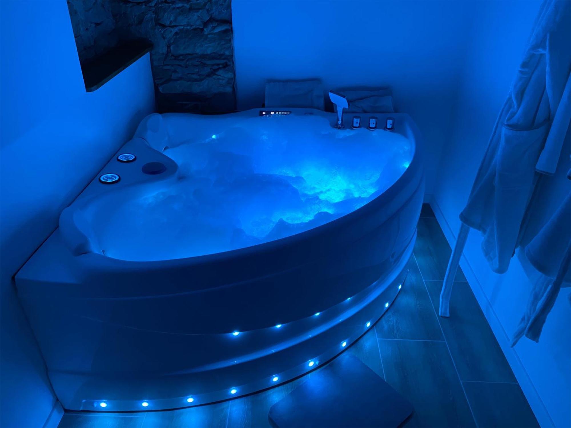 Love Room- Spa- Escale Amoureuse Puygaillard-de-Quercy エクステリア 写真